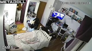 People like to watch her when she gets dressed (solo)