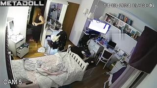 People like to watch her when she gets dressed (solo)