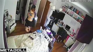 She has no complexes at all, it's amazing (solo tape)
