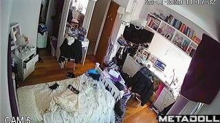 She has no complexes at all, it's amazing (solo tape)