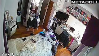 She has no complexes at all, it's amazing (solo tape)