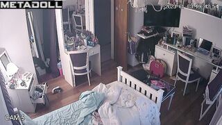 Chubby babe took good care of her pussy on the bed