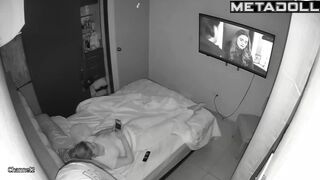 She has plenty of time to cum / solo bedroom video