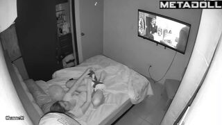 She has plenty of time to cum / solo bedroom video