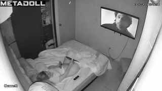 She has plenty of time to cum / solo bedroom video