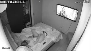 She has plenty of time to cum / solo bedroom video