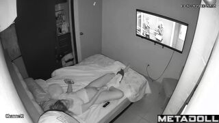 She has plenty of time to cum / solo bedroom video