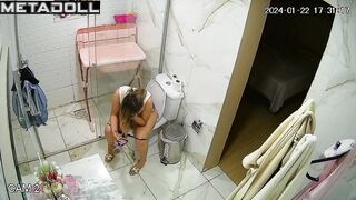 Babe loves watching memes and peeing at the same time