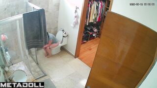 After visiting the toilet, she looked at herself in the mirror