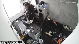 Chubby lady sat on the toilet for a long time, look