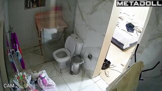 Woman did all her things in the toilet and went to work