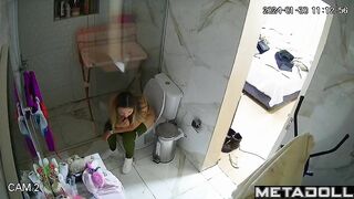 Woman did all her things in the toilet and went to work
