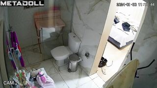 Woman did all her things in the toilet and went to work