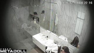 Babe can spend hours in the shower - hidden camera