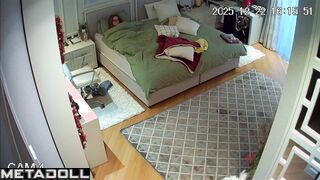 Young slut masturbated for a long time in her parents' bed