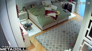 Young slut masturbated for a long time in her parents' bed