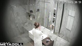 Brunette only pees in the toilet, never in the shower