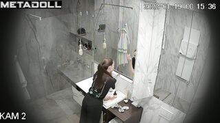 Her naked body is amazing and babe knows it / solo video