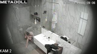 Her naked body is amazing and babe knows it / solo video