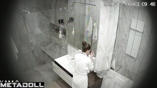 The goal of all strangers is to spy on her sexy body
