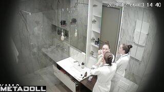 The goal of all strangers is to spy on her sexy body