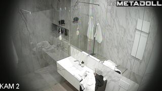 There is surveillance even in the bathroom (solo)