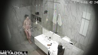 There is surveillance even in the bathroom (solo)