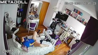 Redhead lady pleasing her clit solo right now, look
