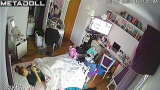 Her hands love to do it - hidden bedroom camera, solo