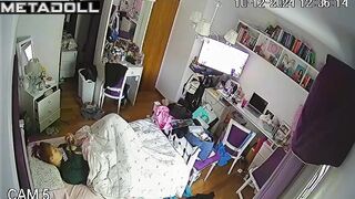 Her hands love to do it - hidden bedroom camera, solo