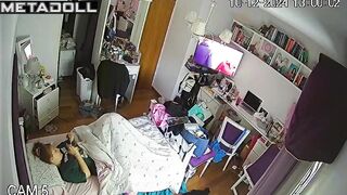 Her hands love to do it - hidden bedroom camera, solo