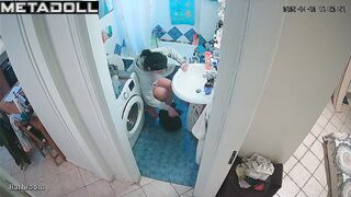 This is the only way she can relax / hidden camera