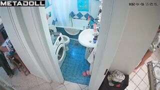 This is the only way she can relax / hidden camera