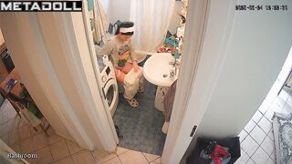 Babe was busy all day and only now was able to go to the toilet