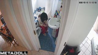 Toilet is the place for peeing and chatting, solo video