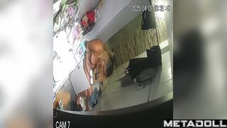Tattooed slut does not know that her routine under the gaze of people