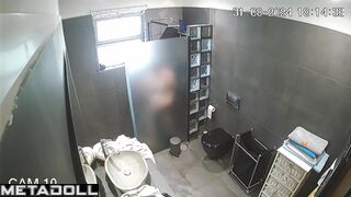 Spouses chatting during her bath, look / spy camera