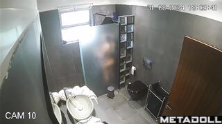 Spouses chatting during her bath, look / spy camera