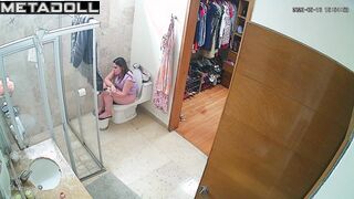 She admires her reflection every day - bathroom video