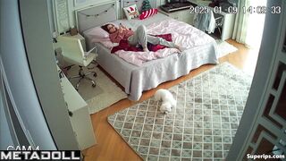 A bored beauty in bed caresses herself under the covers