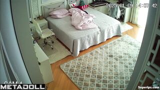A bored beauty in bed caresses herself under the covers