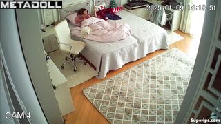 A bored beauty in bed caresses herself under the covers