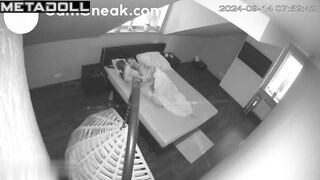 A naked beauty woke up her boyfriend so he could impregnate her